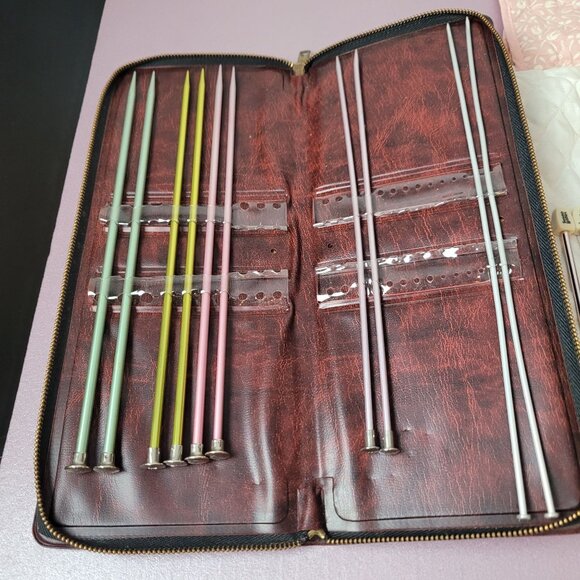 Lovingly Used Knitting Needles Set In Vinyl & Cloth Cases - Picture 3 of 9